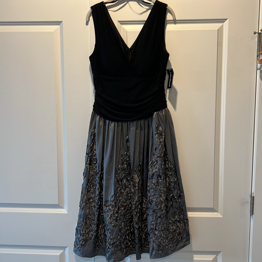 Jessica Howard Velvet & Taffeta Midi-Length Dreas